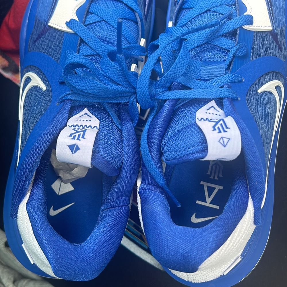Nike - Picture 2 of 5